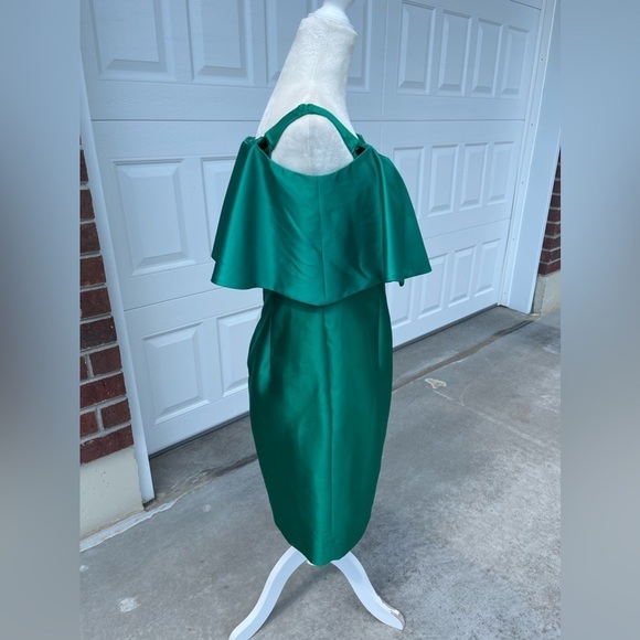 Adrianna Papell Women's Emerald Green
Off The Shoulder Mini Sheath Dress Size 6 - Picture 3 of 10